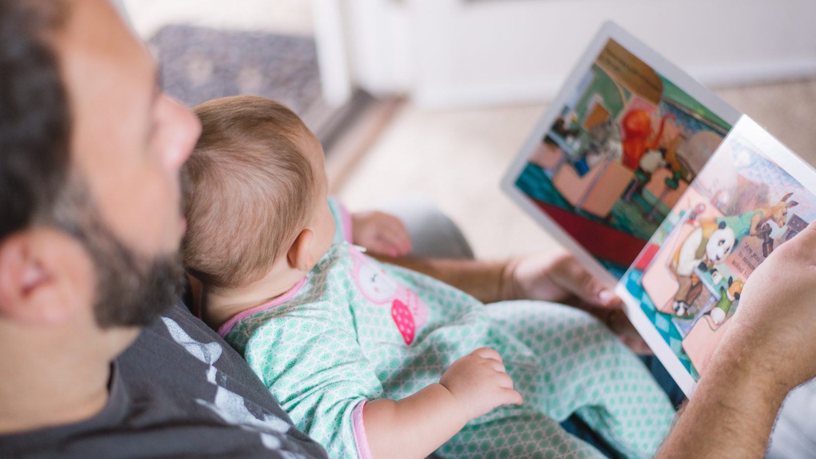 Reading with baby can help bonding