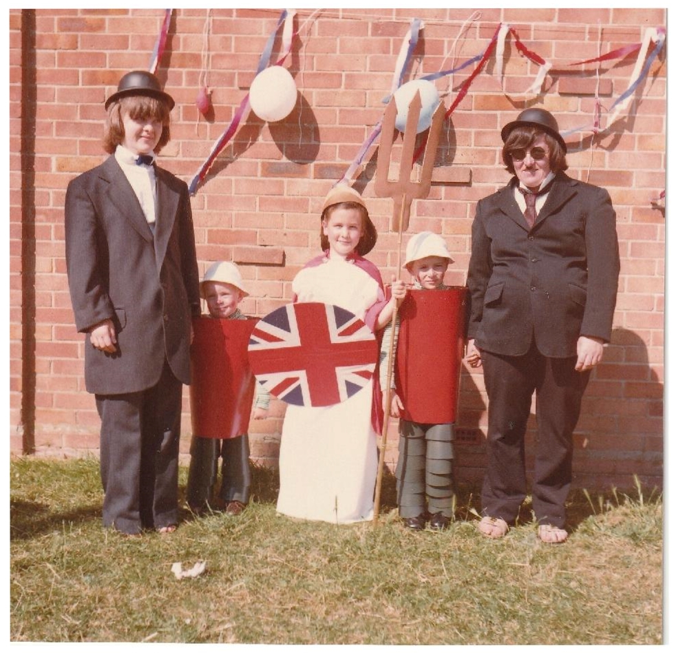 Grove Leaze street party in the 1980s. Photo: Vernon Mills.