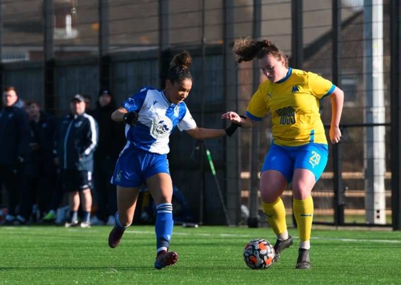 Layah Douglas in action for the Gas Girls at Lockleaze Sports Centre - photo: Rhys Buchanan