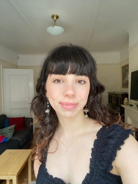 Elizabeth Abbott  profile image