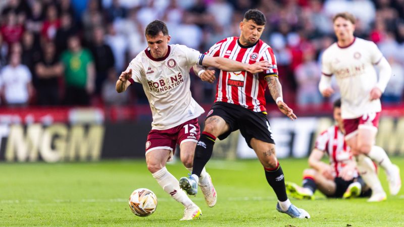 Bristol City player Jason Knight wrestles off Sheffield United player Gustavo Hamer during the second-leg of the Championship play-off semi-final 2025.
