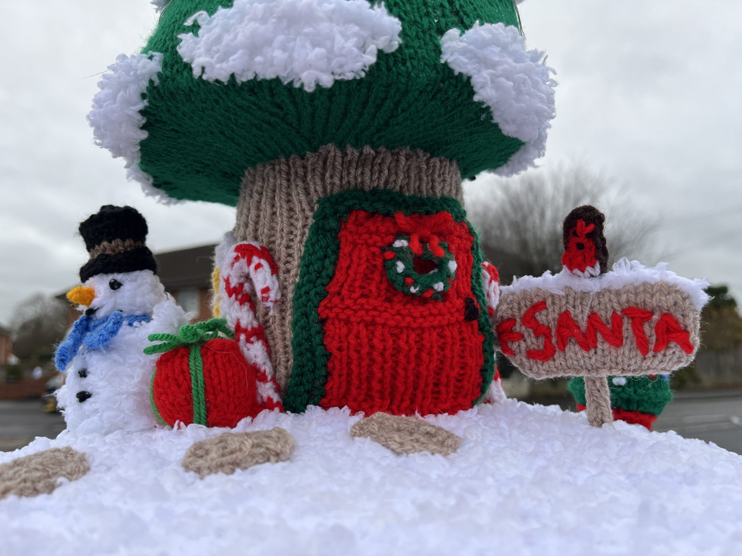 A knitted christmas postbox topper