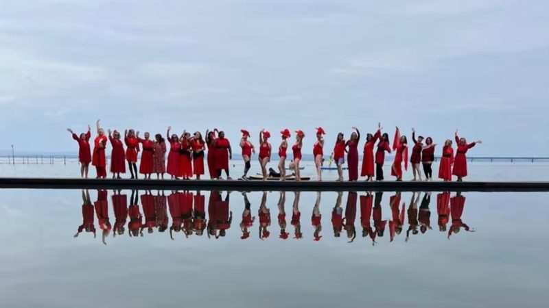 Kate Bush ‘Wuthering Heights’ flash mob returns to Clevedon Marine Lake