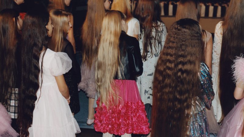 SERCHIA exhibits photographs from world-renowned longest hair contest in Lithuania
