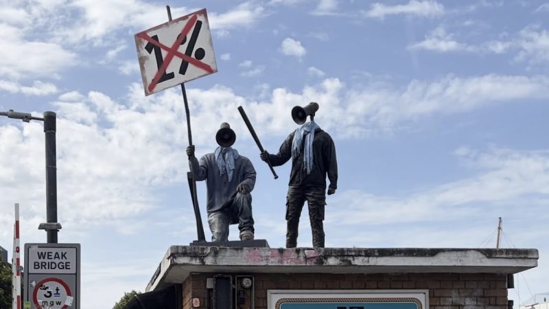 ‘Mystery’ statues appear by Bristol bridge